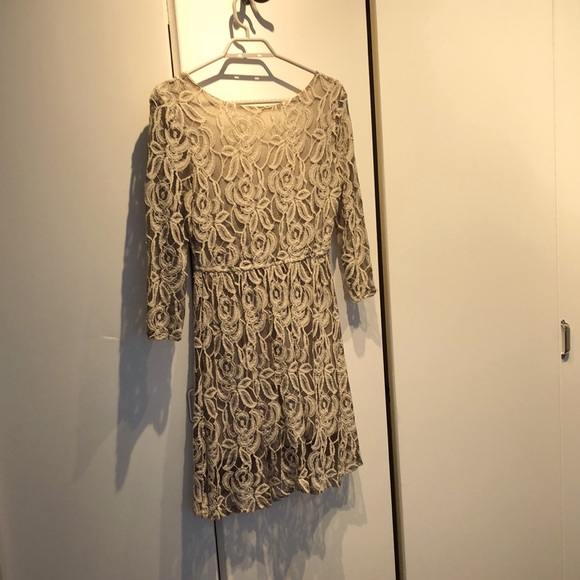 Lace dress - Picture 2 of 5